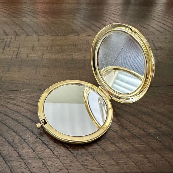 NEW!! Glam Compact Mirror - Picture 6 of 13